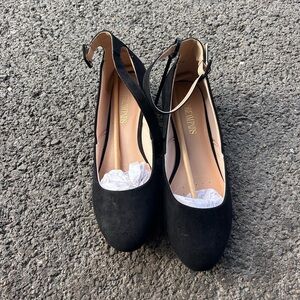 Dream Pairs Suede Ankle Strap Ballet Flats in Black